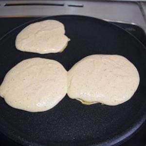 Amerikanske brunch pandekager - stegning på panden